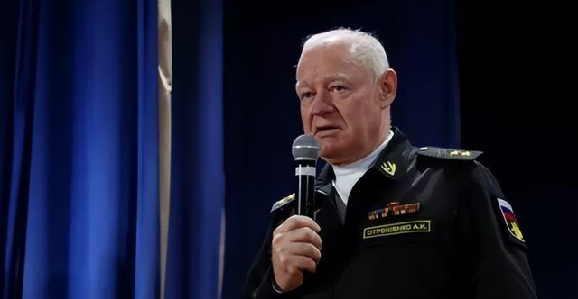 全球又要大乱了？俄军中将突然阵亡，美国人的油管被炸得火光冲天，美英法德却集体成了