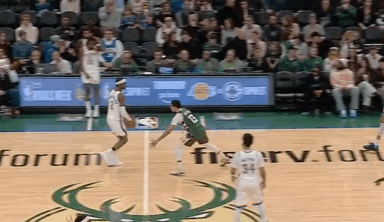 逐帧拆解：逆天效率爆砍40+11+7，亚历山大技术细节解析图1亚历山大边路接球后