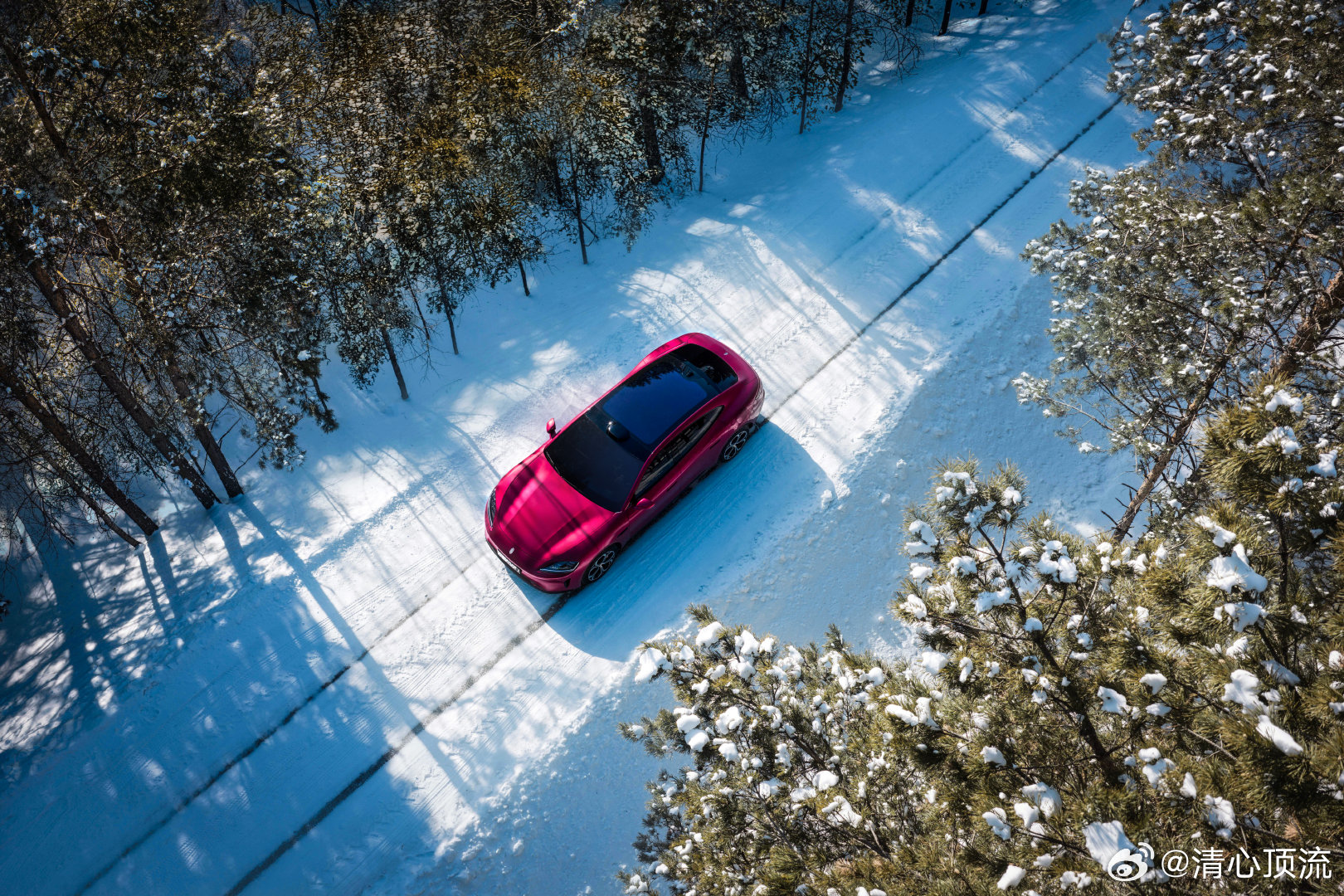 尚界Z7双车开箱首发哇看到了双款车子开箱首发了，车子的颜色是非常的亮眼的，尚界Z