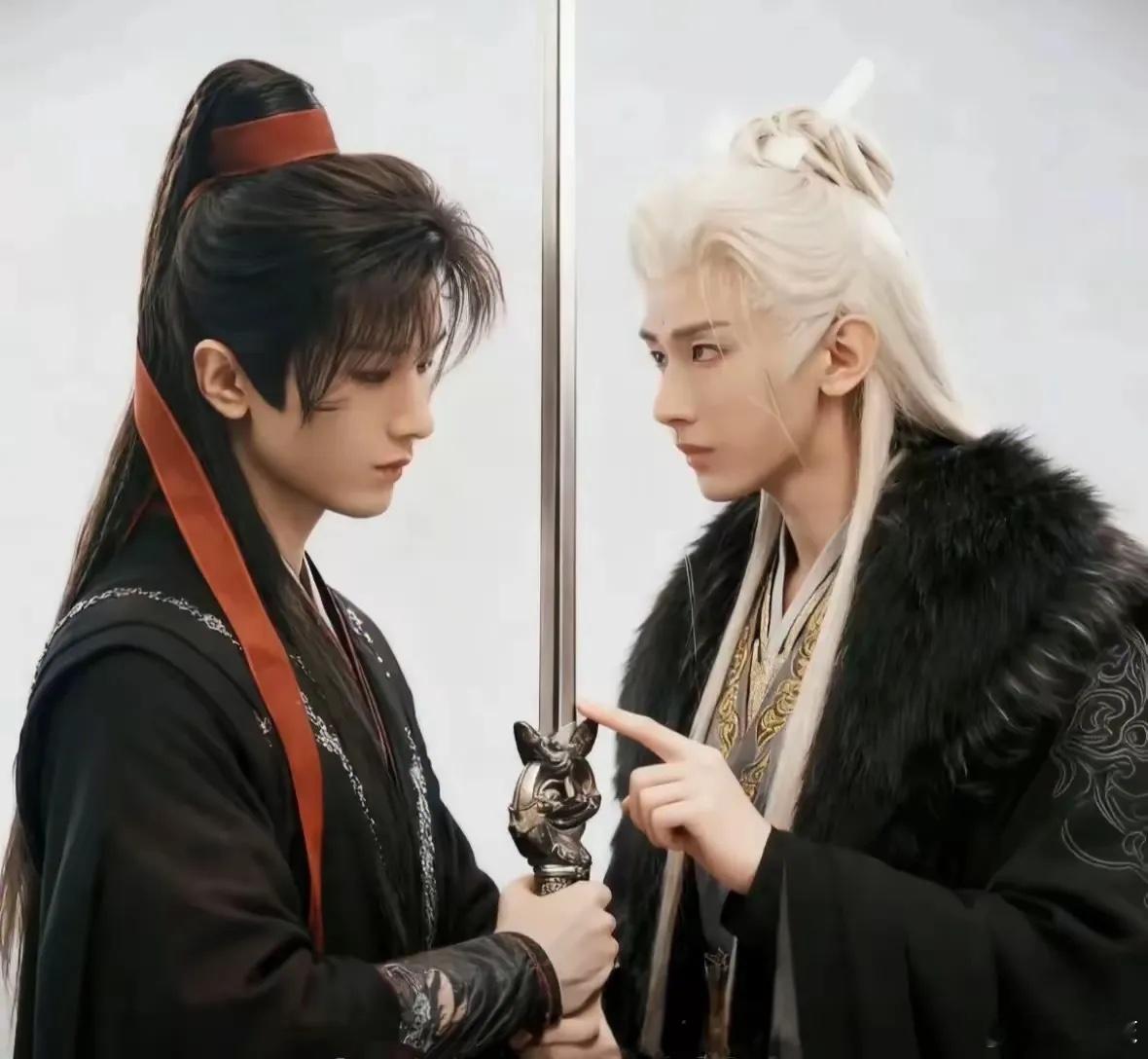 这下有好戏看了，罗云熙龚俊对打，成毅会选择硬刚，还是暂避锋芒呢？到了月底，国产剧