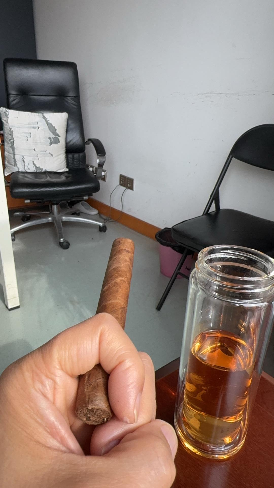 重磅福利：为期一个月的60岁以上老人坐动车九折优惠，但必须在本年度5月30日到6