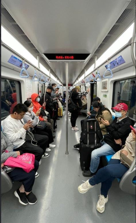多年的挚友昨天刚提智己LS6就第一时间通知我来取车，接下来可以好好开几天体验一下