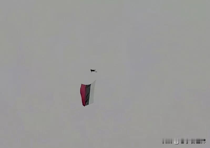 【最新消息：俄罗斯国旗在基辅上空升起】
基辅时间2025年12月20日，乌克兰联