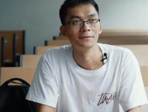 高考查分季，黑龙江一个叫李少博的考生上了热搜。他考了688分，全省前几名那种。但