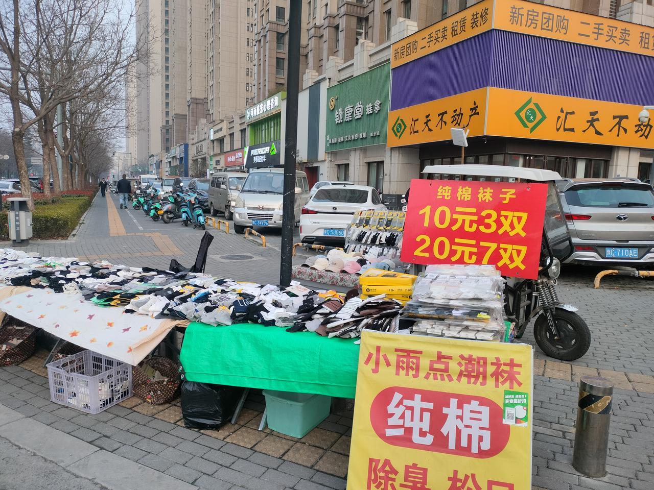 我是摆地摊卖袜子的，袜子的质量分很多种，但是就袜子价格来说，26元一双袜子确实有