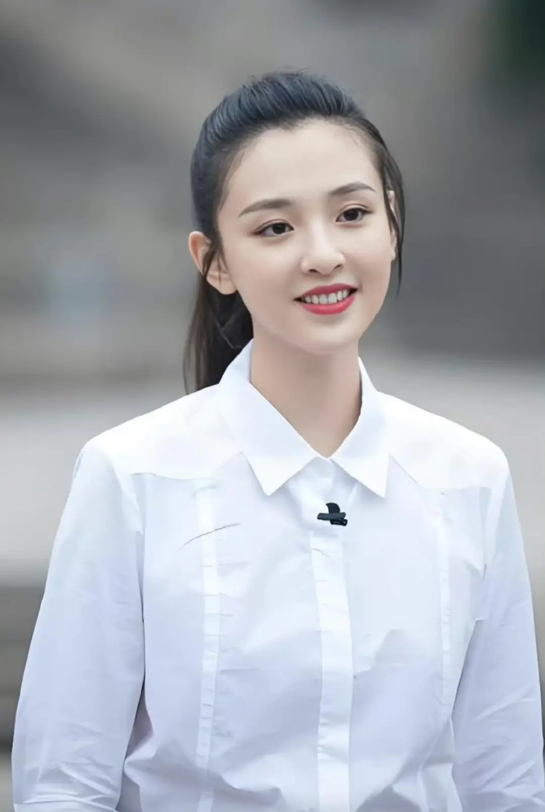 吴倩被爸爸打掉牙齿不敢吐出来 吴倩，壬申 己酉 乙巳。乙木生于酉月，七杀当令，年