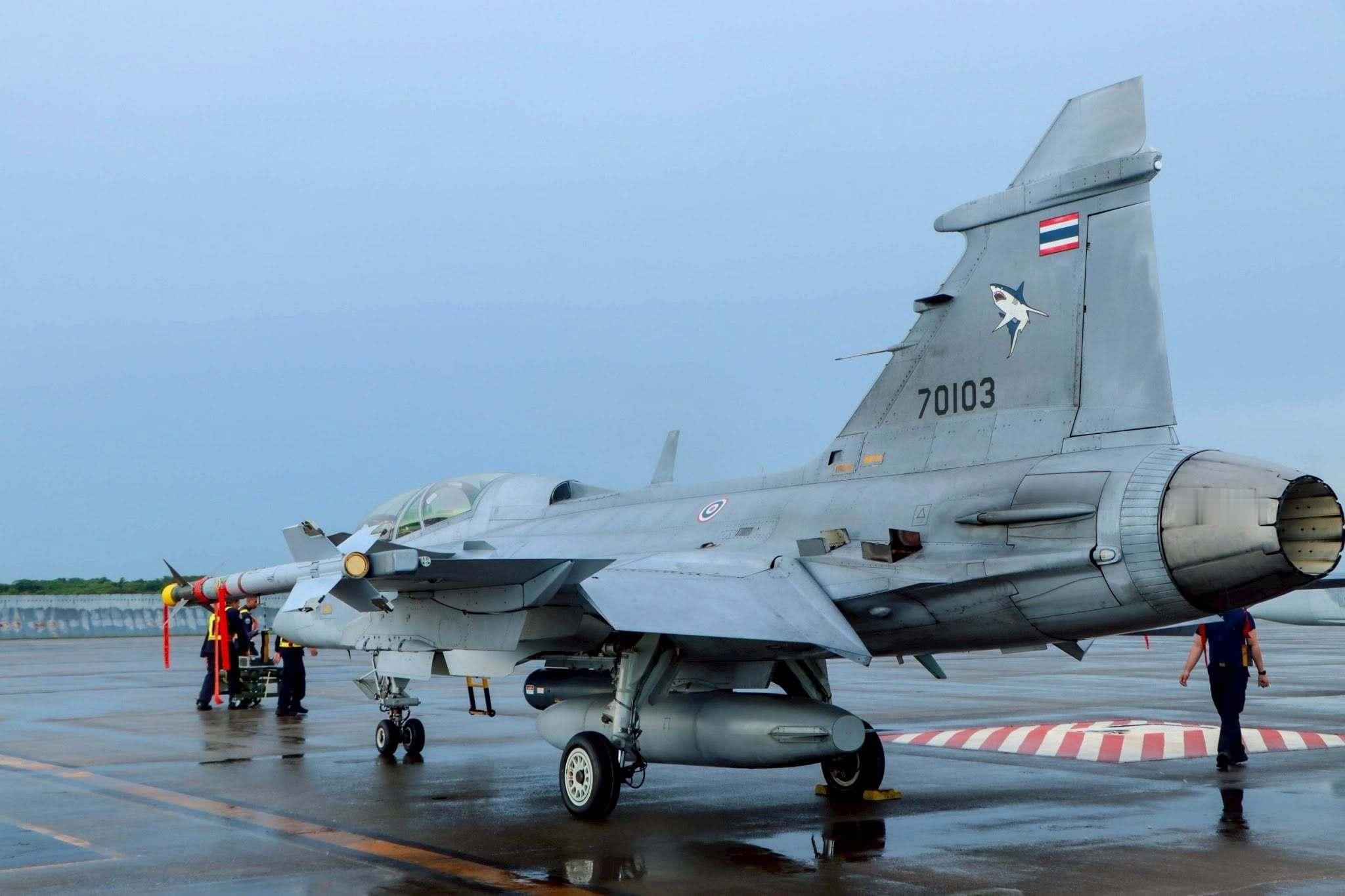 皇家泰国空军的鹰狮-D战斗机挂载AIM-9响尾蛇空空导弹 