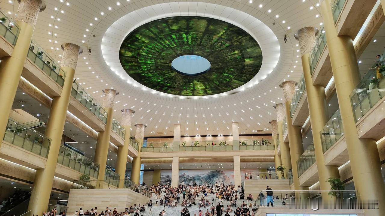 现在的出生率低到了让你难以想象的程度。今天和乡镇计生办的主任交流，他说20年来，
