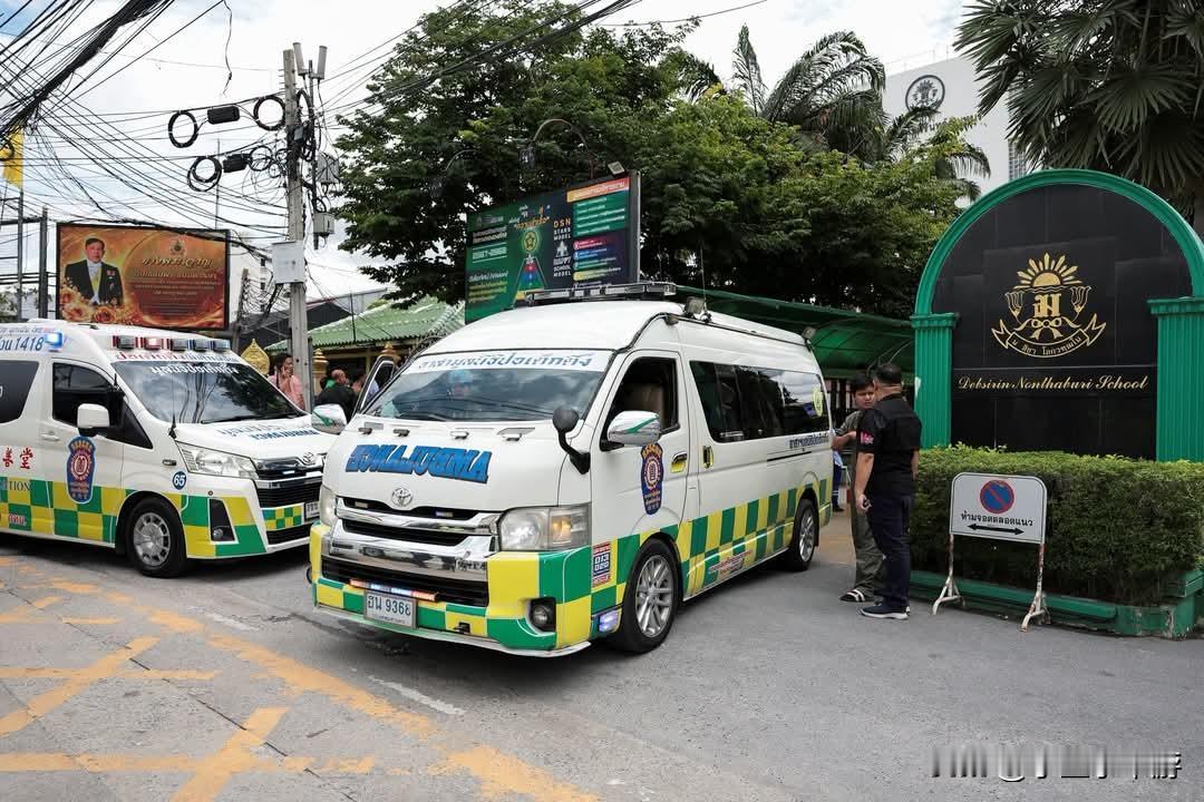 泰国校园爆枪击案　至少两死15伤

　　泰国曼谷以北暖武里府挽粿县一所学校今天上