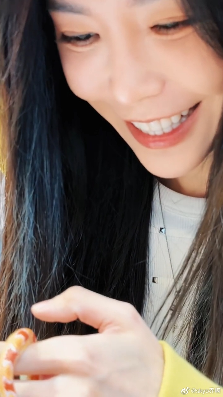 于文文世一萌 啊啊啊嘟嘴咪好萌好近好美，我也想拿着这只萌宝宝在手上盘来盘去😋?