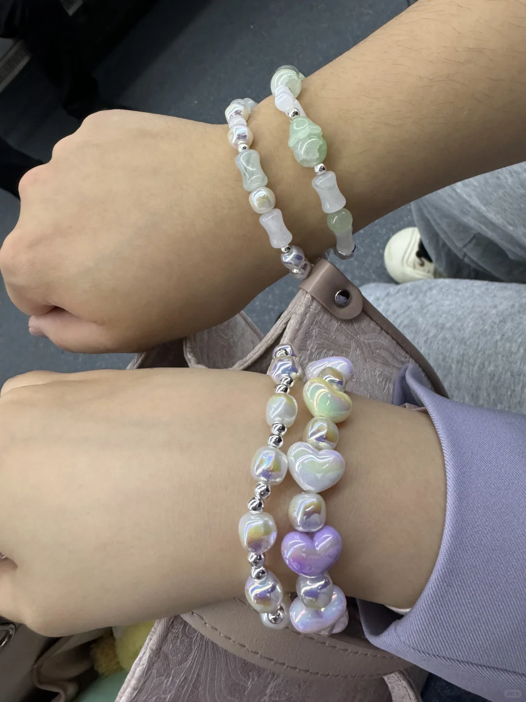 评价一下这个男人的穿的珠