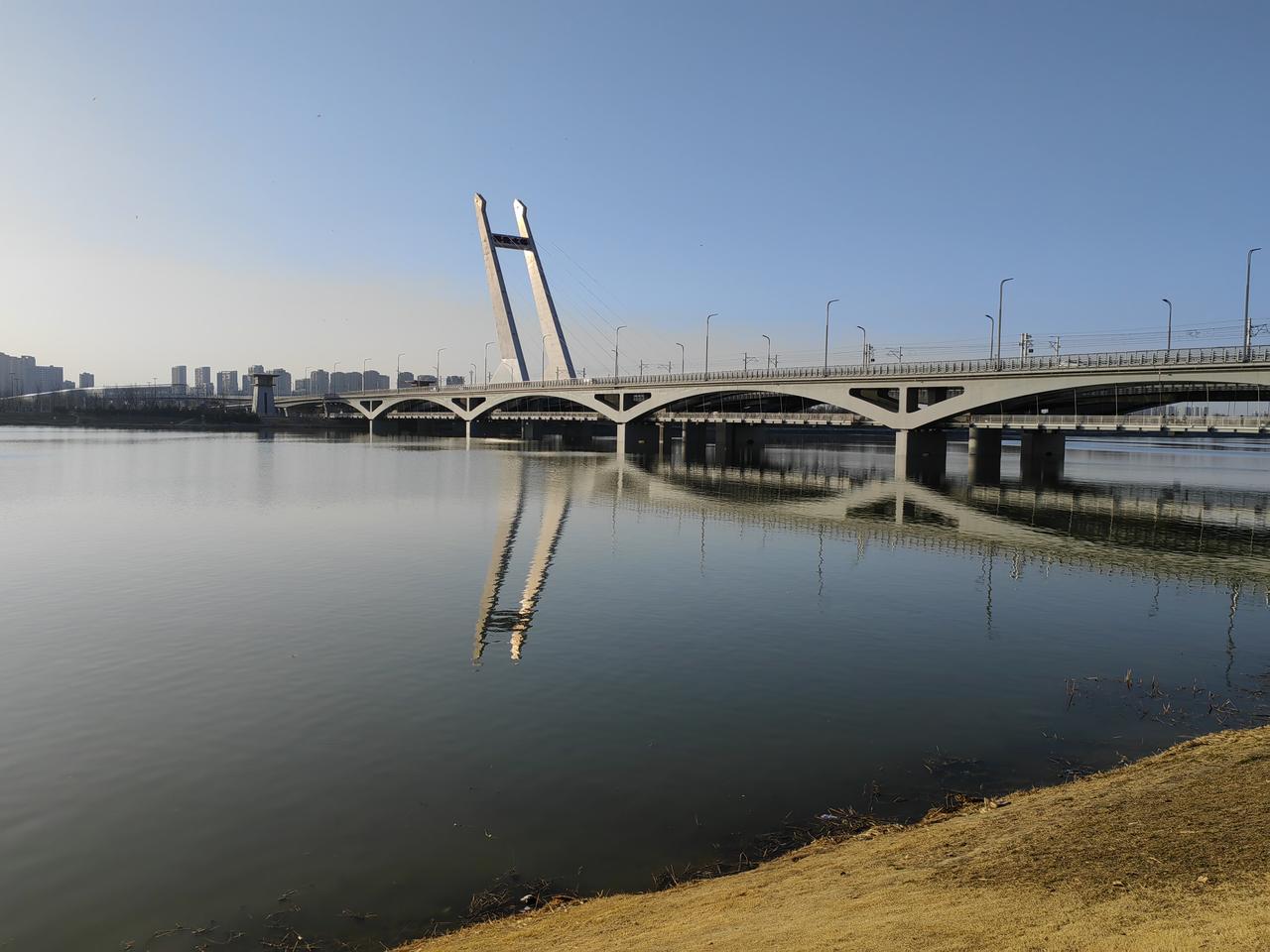 期待搞一个“文化体系”，然后像下雨一样，落地就成为企业文化的想法，是不切实际的。