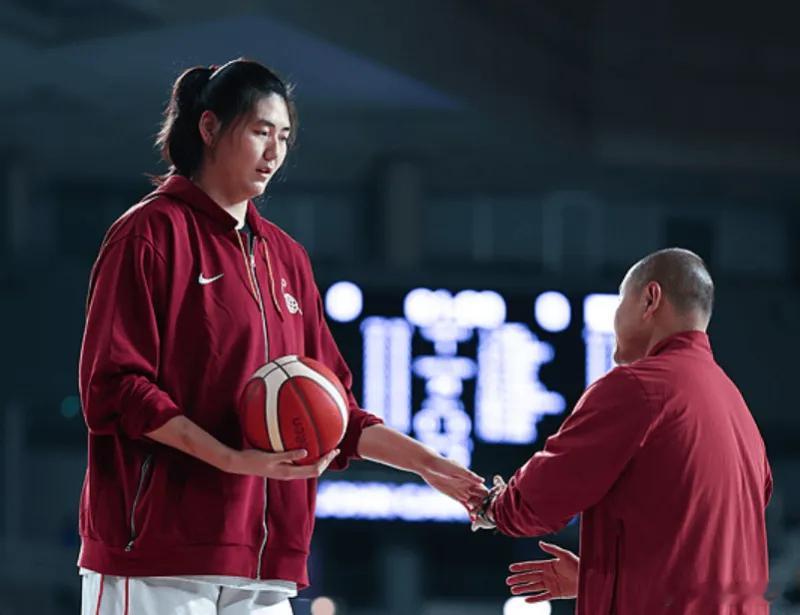 张子宇全场12中11，罚球6中6空砍28分10篮板1助攻4盖帽中国女篮热身赛，中