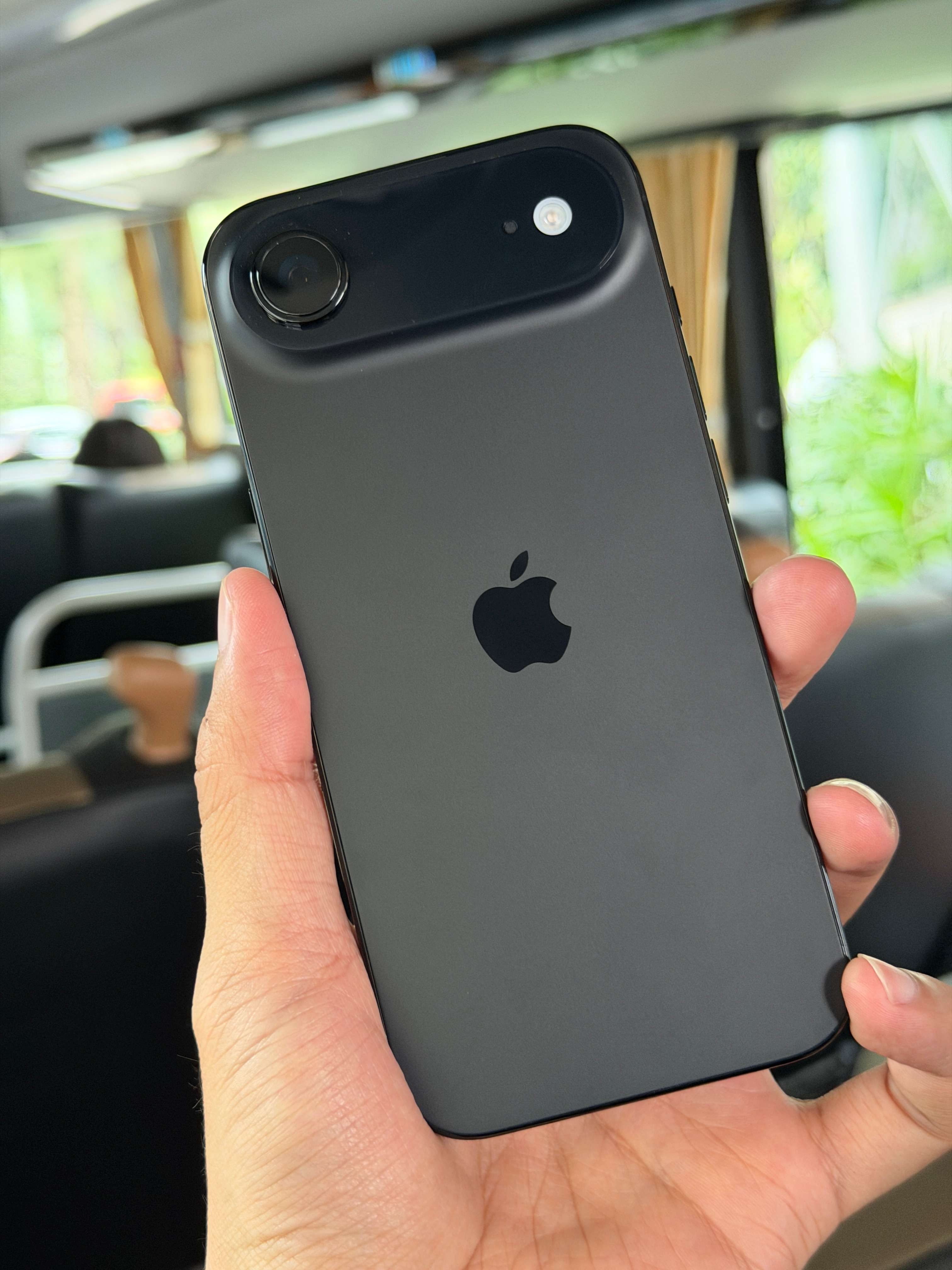 第一次见黑色的iPhone Air，也挺好看的呀！[666] ​​​