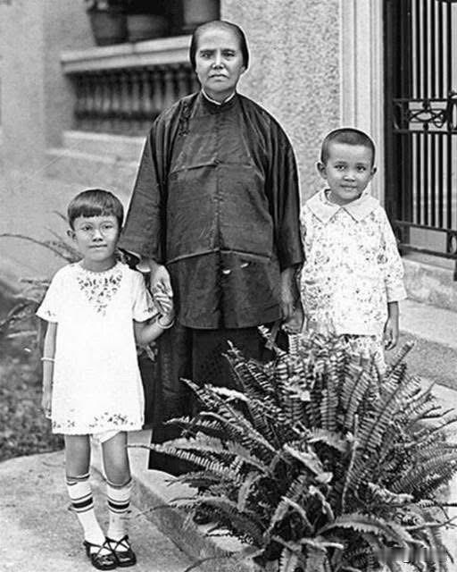 卢慕贞（1867年—1952年）是孙中山的原配夫人，也是孙中山长子孙科、长女孙娫