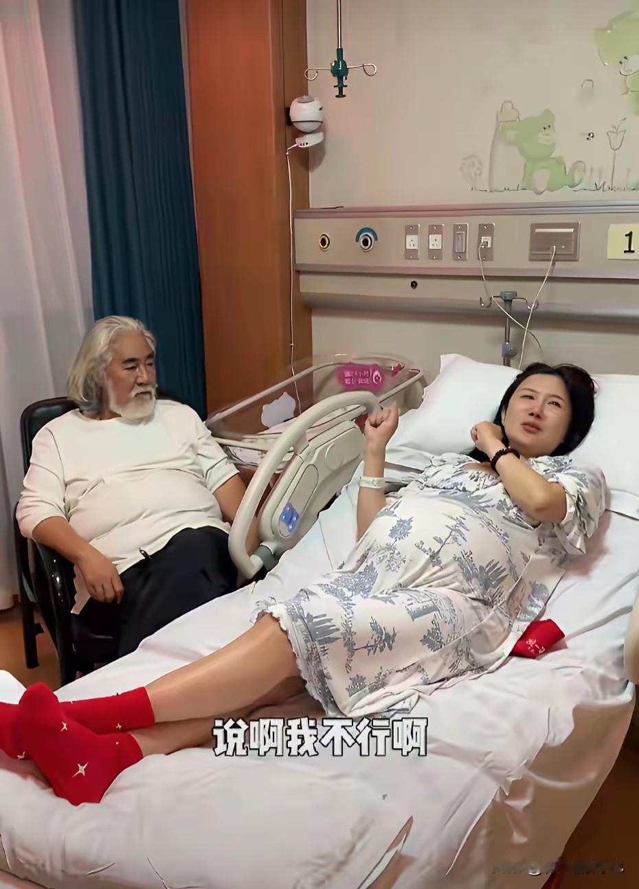 幸福扬在脸上，恭喜张导呀。