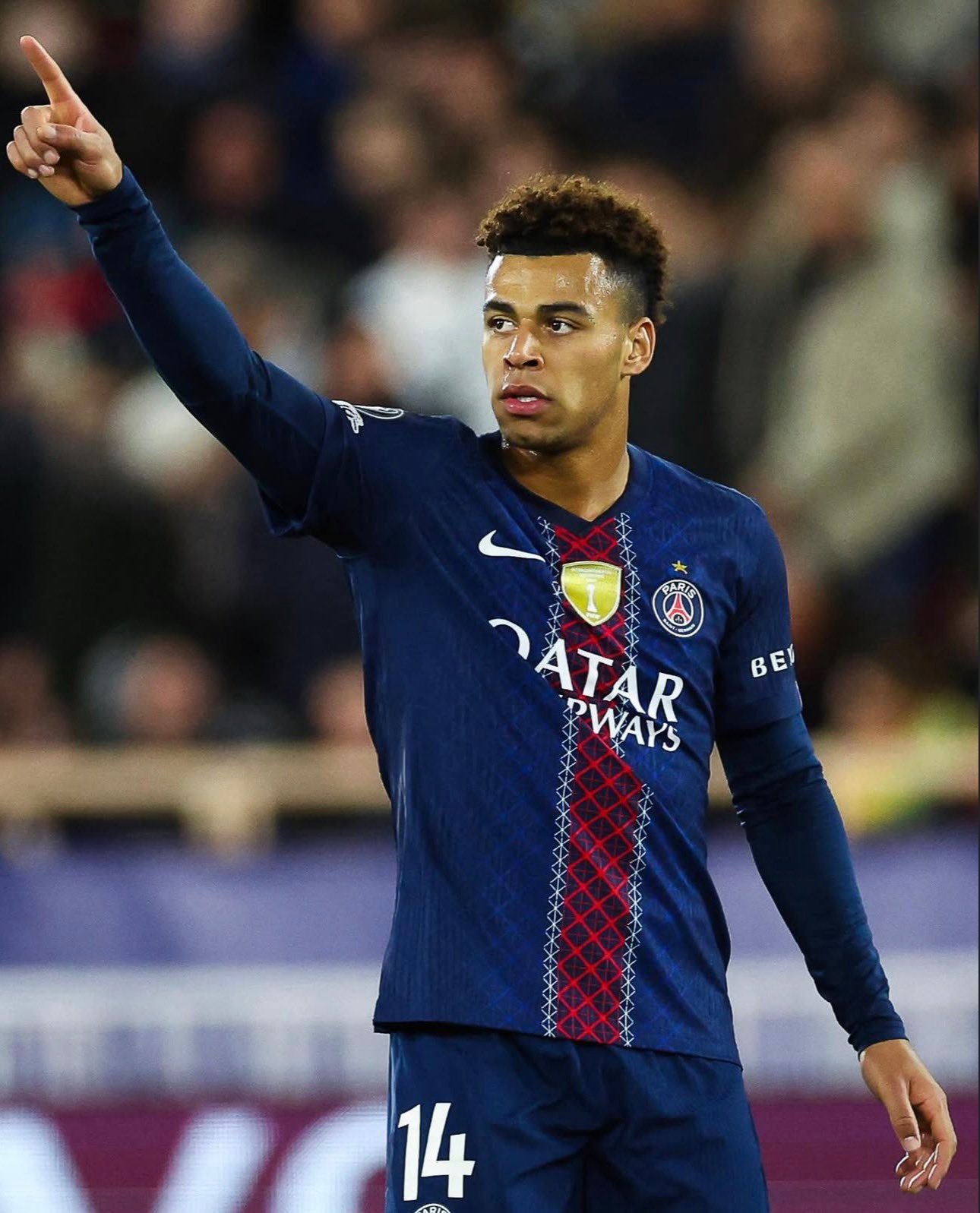 欧冠  北京时间2月18日，欧冠淘汰赛附加赛首回合，巴黎圣日耳曼客场3-2逆转十