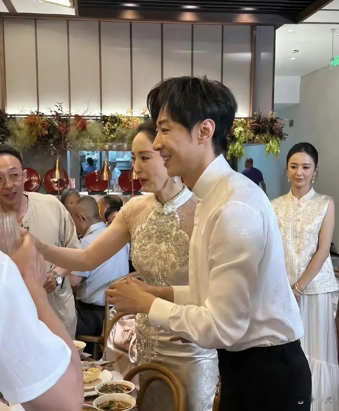 我觉得“张维伊”可以去写个段子了，肯定受欢迎！我“前些日子认识一知名女星！咱就说