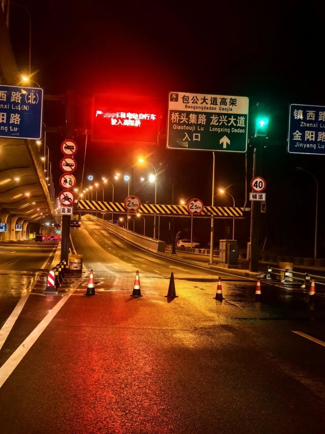 什么情况？合肥的高架，经常会被封上！

平时上班走高架，遇到车流大的时候，为了控