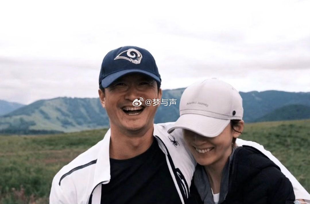 吴京夸谢楠飒 谁能不磕楠京的双向守护！吴京为谢楠初舞台打call，告白温柔又有底