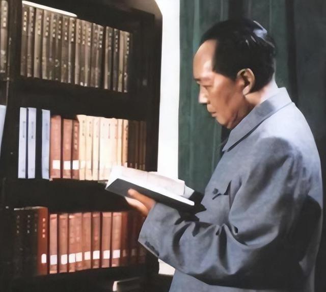 1959年黄克诚提议：炮击金门的炮弹太费钱，省点用，主席笑骂抠门
1959年庐山