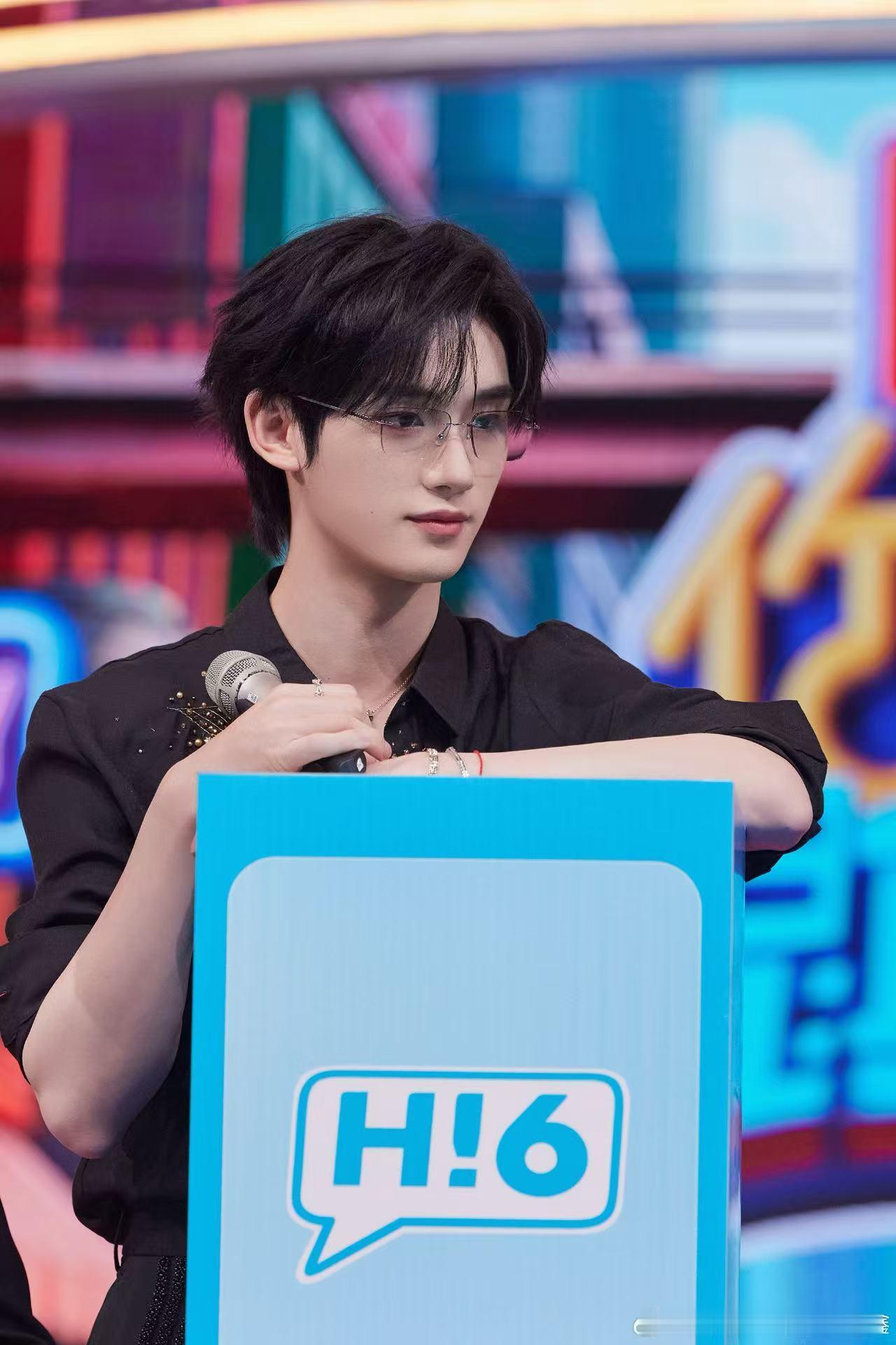 丁程鑫穗克斯先生丁程鑫无框眼镜丁程鑫穗克斯先生，这个荣誉，我志在必得！ 