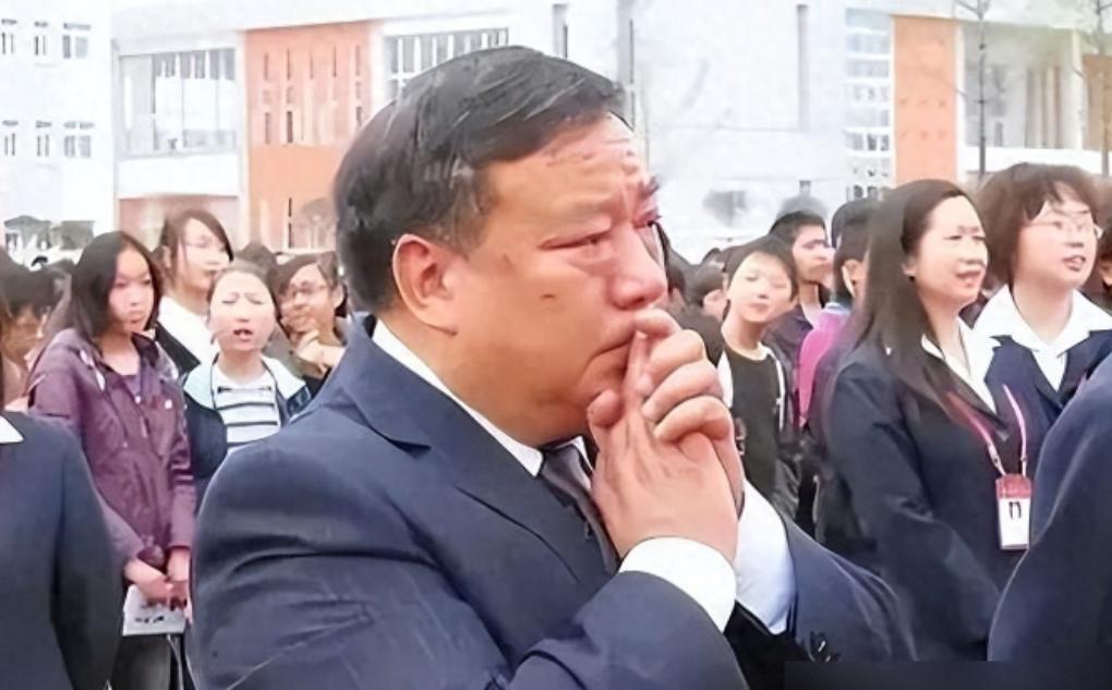 科学都无法解释！ 2008年，正在绵阳出差的叶志平，感受到剧烈摇晃的他疯了似的往