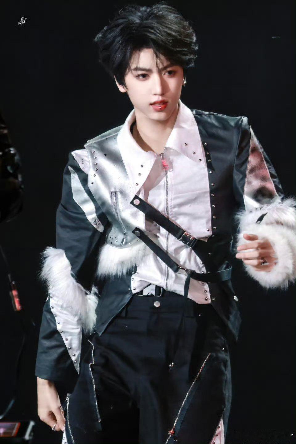 TF家族张桂源张函瑞舞台真的好养眼，可以求一个双人舞台嘛