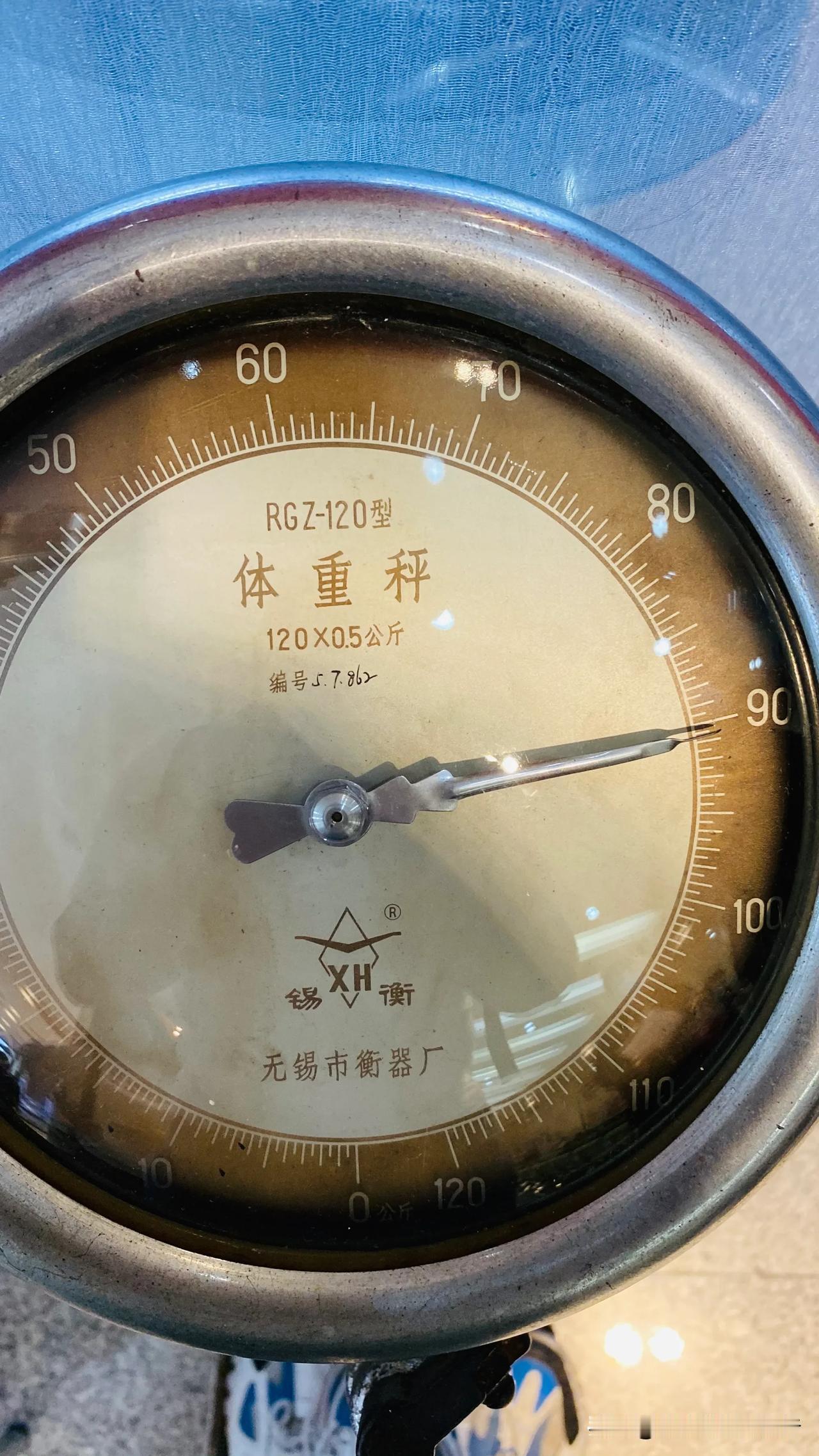  北京旅行，称了一下体重，才90斤的体重，身材比例越来越苗条了！你们认为这个身材