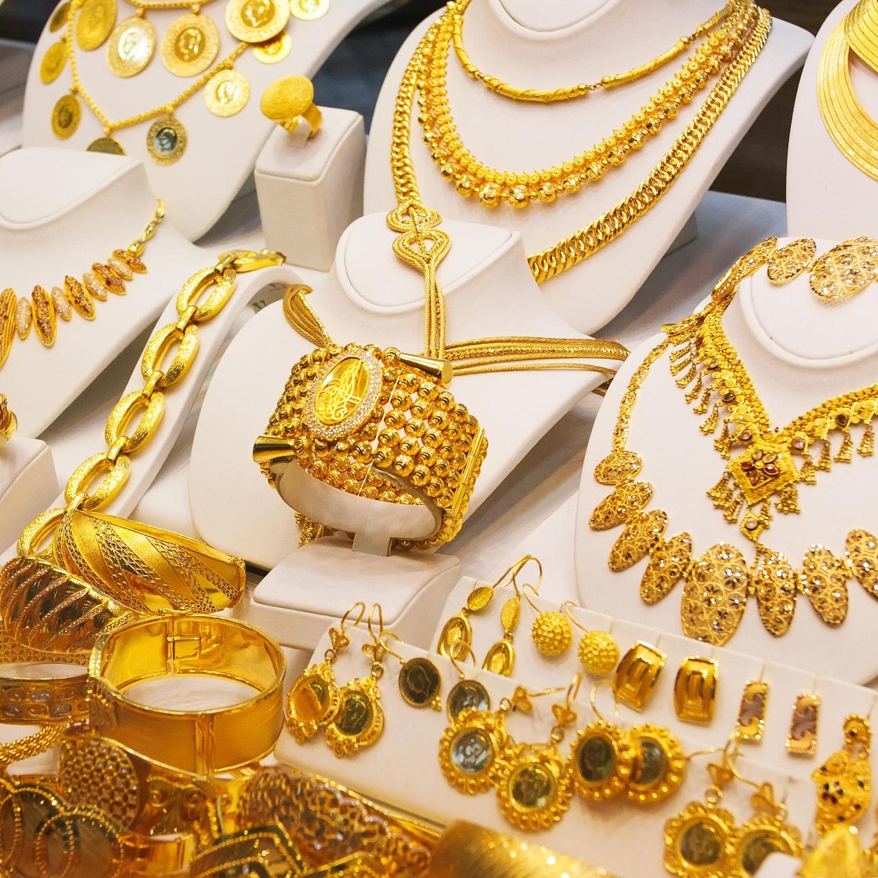 1362元一克的黄金，比房价还贵！中国大妈：这才是硬通货
 
今天逛金店被价格惊