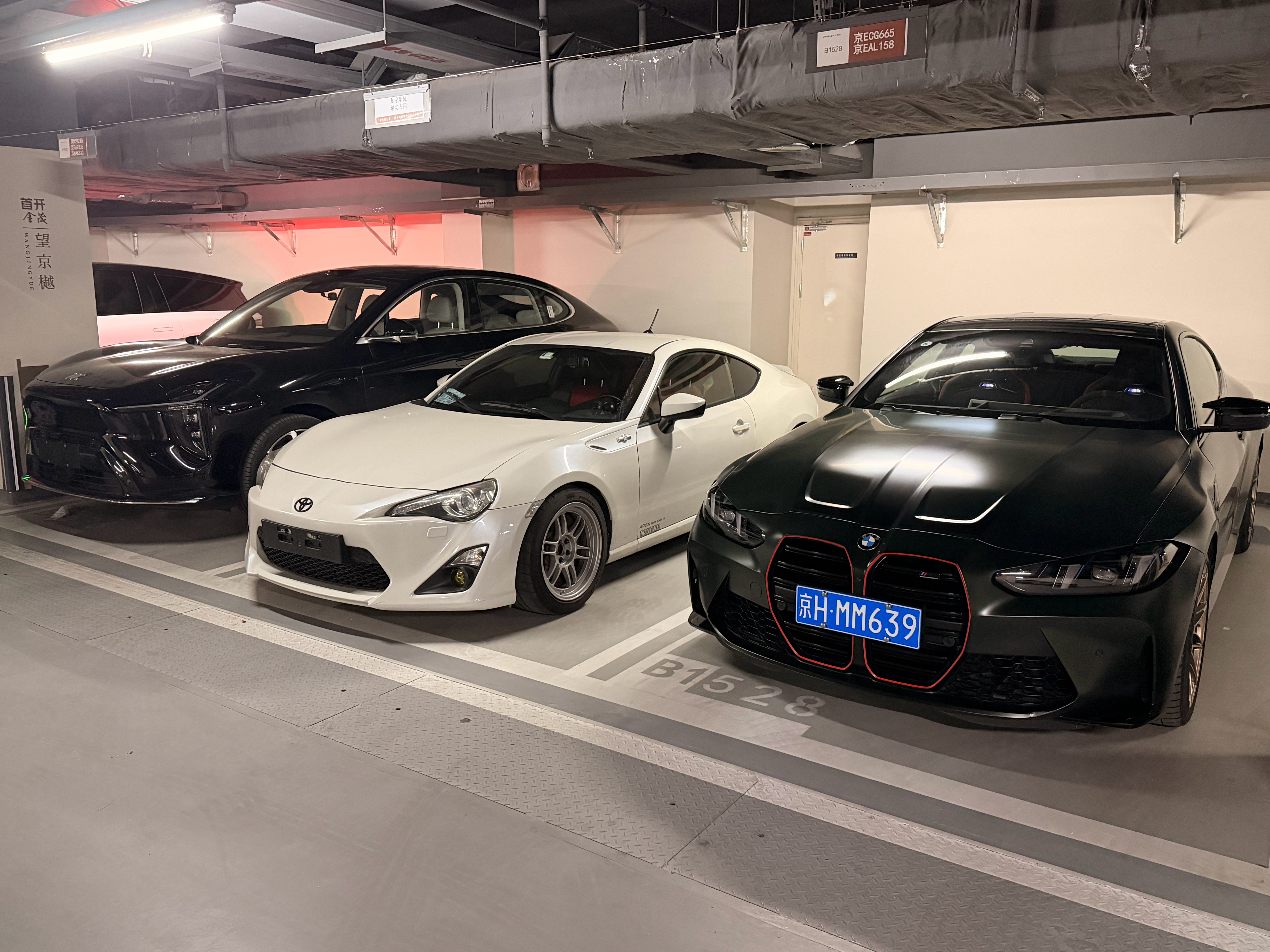 昨天开了M4 开了改kw v3的c63 507得出了一个结论就是86的避震可能是