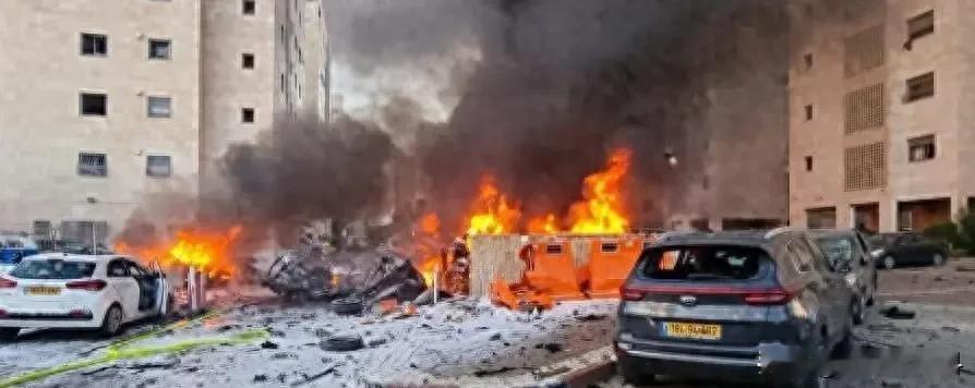 美国、以色列主动挑起的对伊朗的军事冲突麻烦大了，不但没有摧毁伊朗的指挥中枢，反而