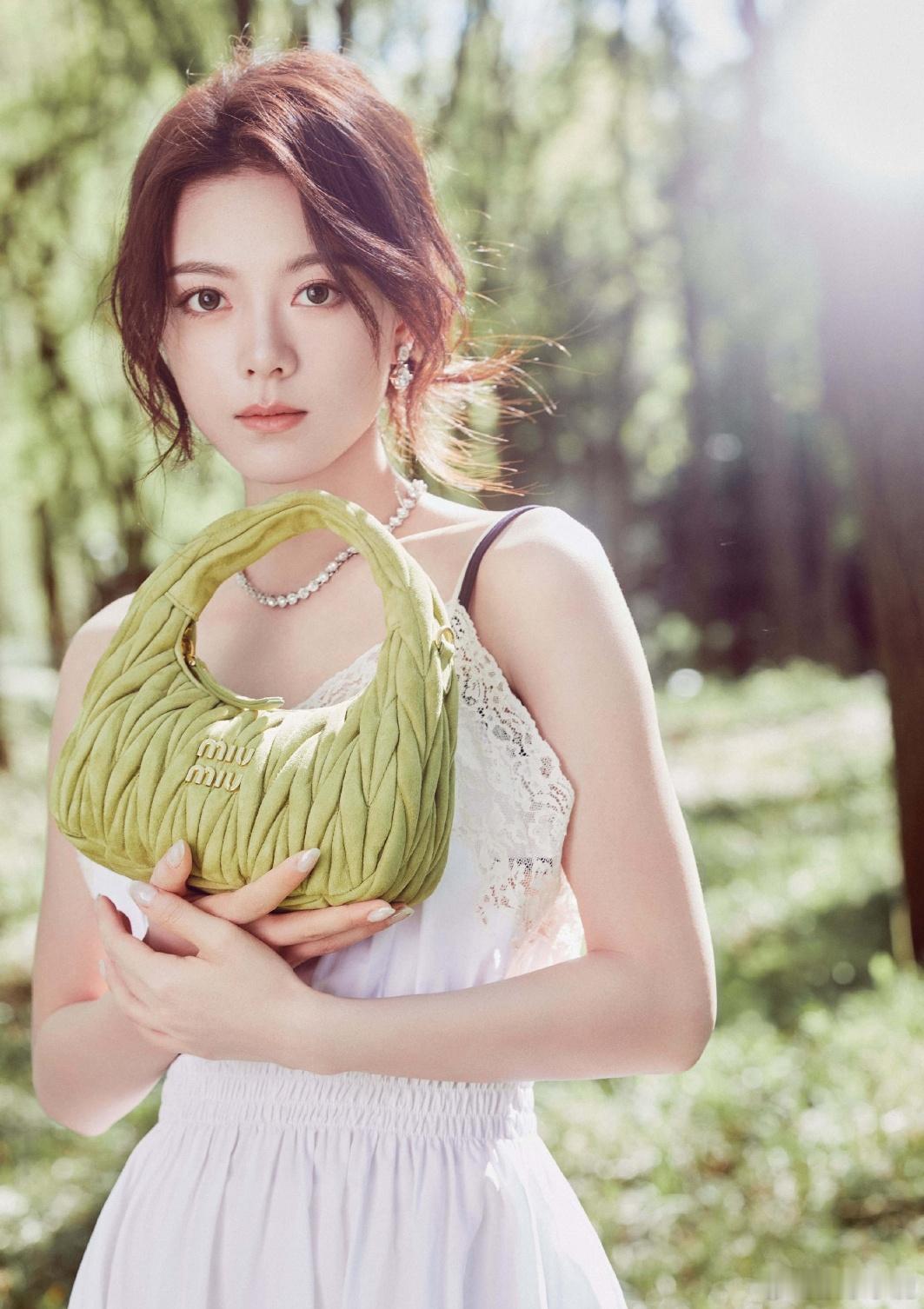绿野仙子[可怜]比起那些被世俗偏见左右的日子不如花点时间清醒的面对自己养成精神和