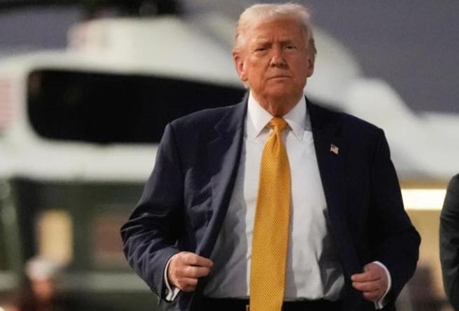 特朗普愁容满面！日本给他来了个下马威！

昨天下午抵达日本的特朗普，非常罕见的遭