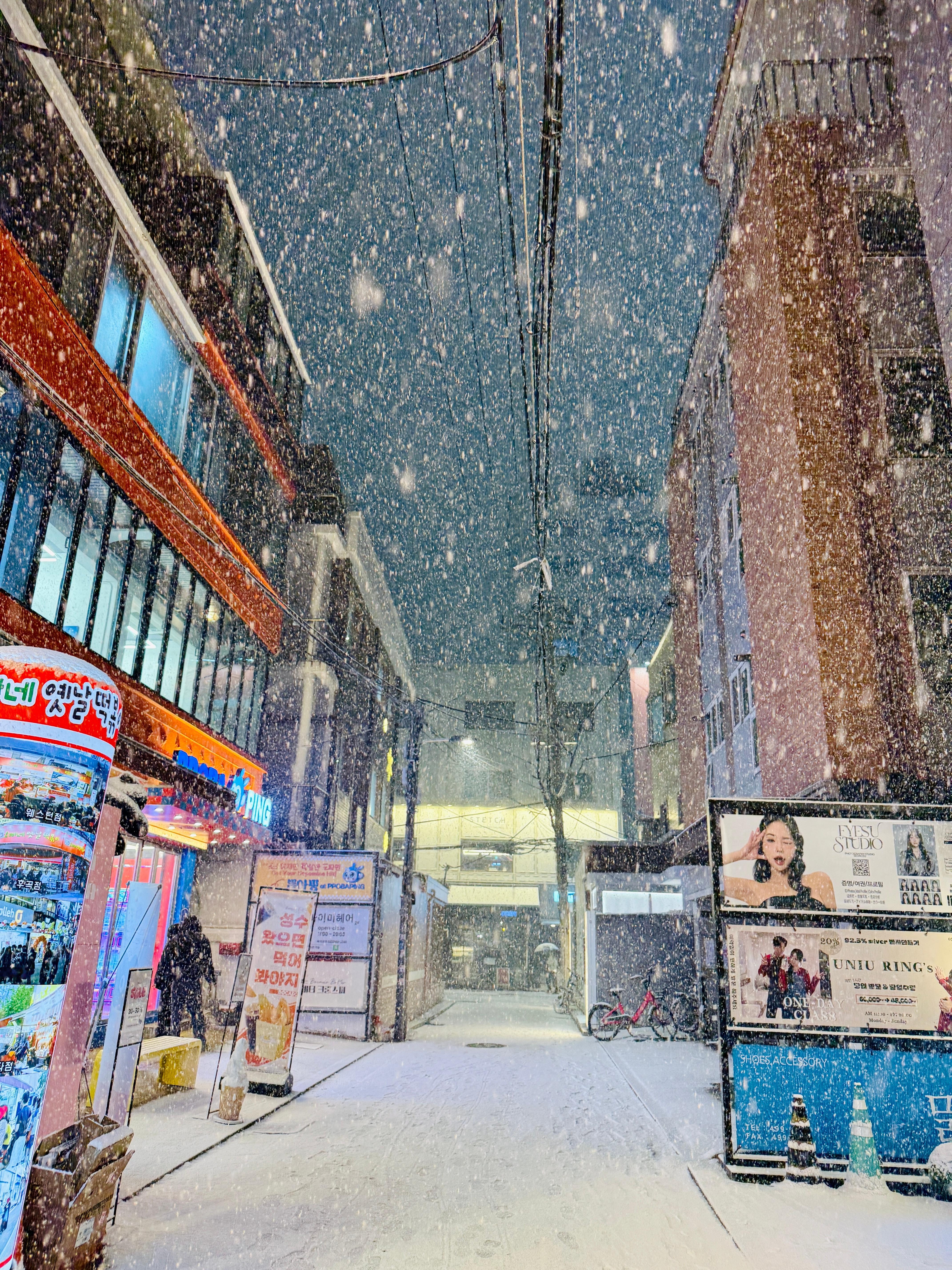 十二月的雪落在睫毛尖再化成浪漫 吸进鼻子里浪漫 ❄️❄️❄️❄️ 