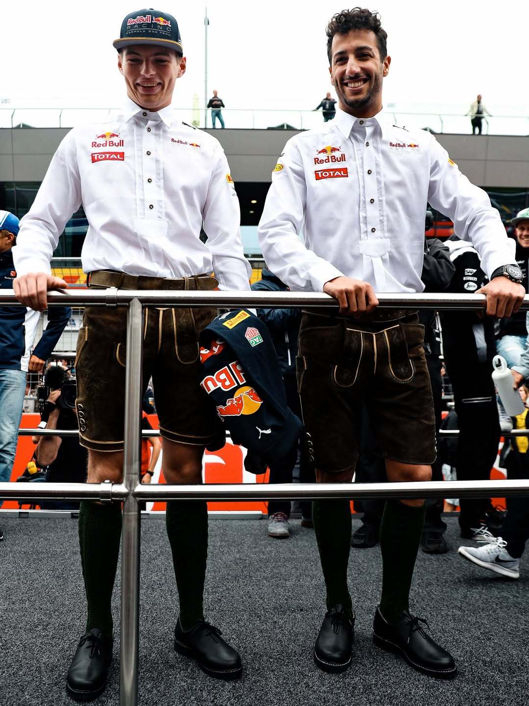 潘多多更新ins“Driver parade, but make it Aust