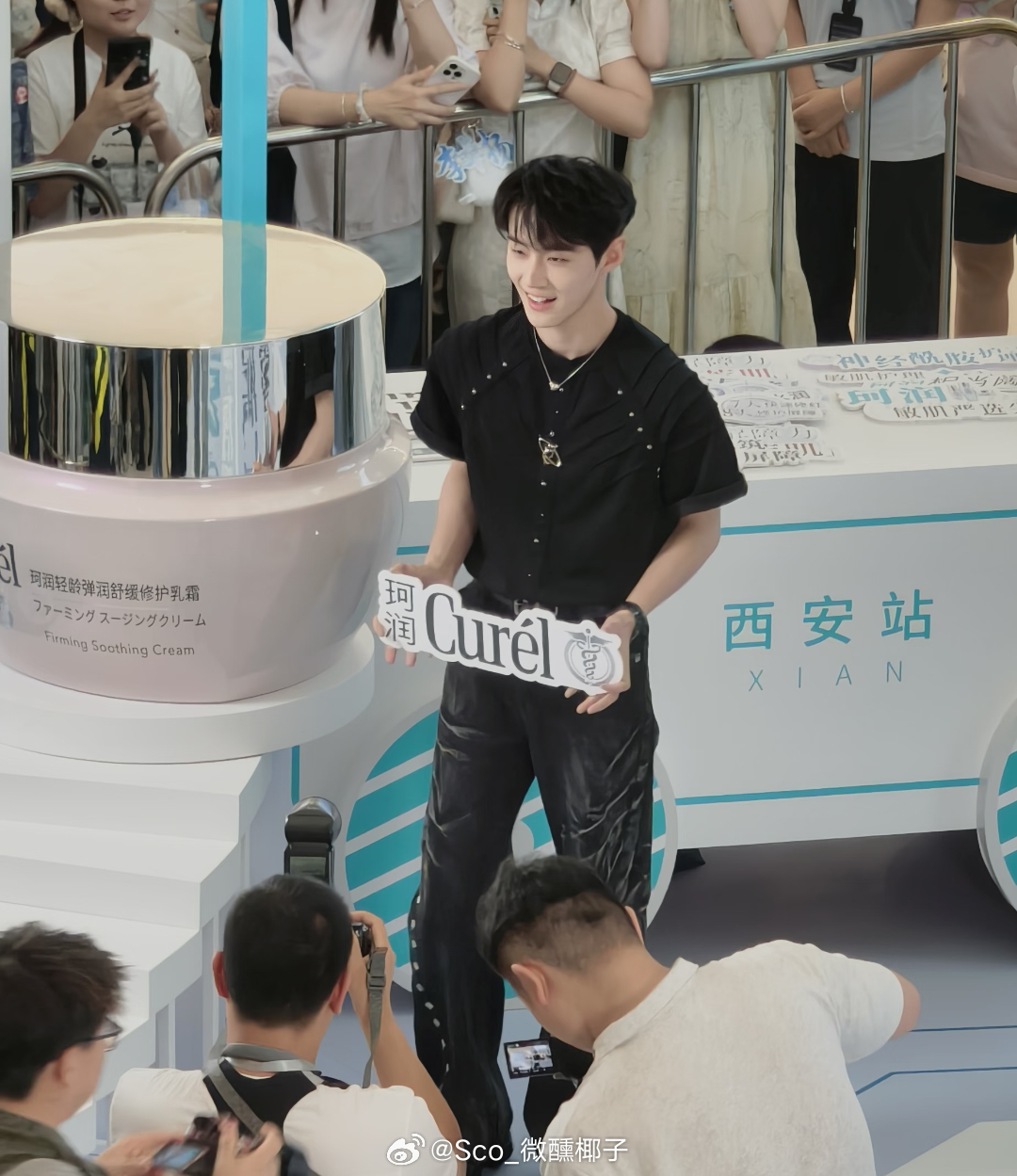 李卓扬现场活动图，状态还不错诶 
