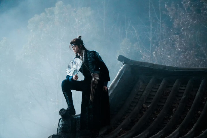 田嘉瑞田嘉瑞寄灵小狐狸灵动感田嘉瑞转扇子打戏寄灵小狐狸一转身、一扇子，又灵又飒，