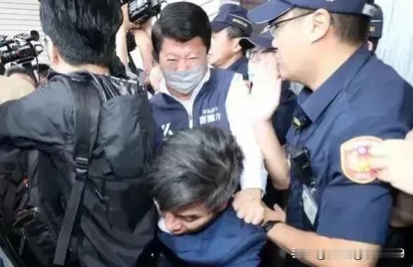 都去台湾豆院打架去吧，没有成本。台湾立院打架斗殴，台湾法律不管吗？  
    