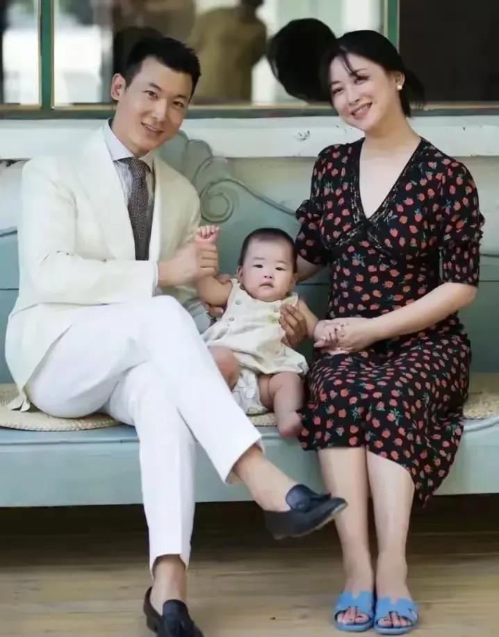 全球最美的女人之一，没想到她都结婚了！孩子竟然都这么大了！感觉她老公有点拉低了她