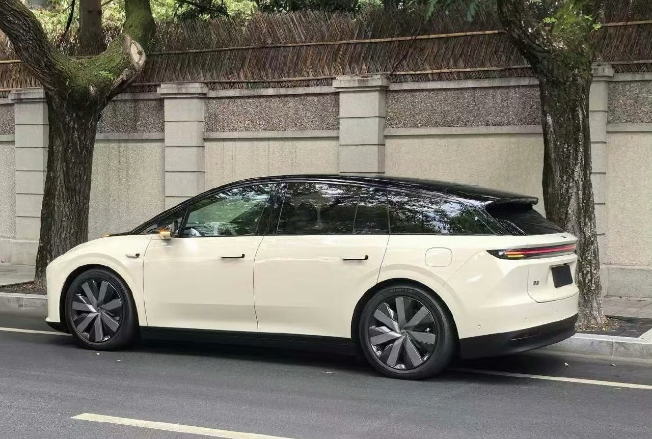 理想i6如果能复刻L6上市的火爆，那理想纯电就是真的稳了，量上去了，前期一切努力