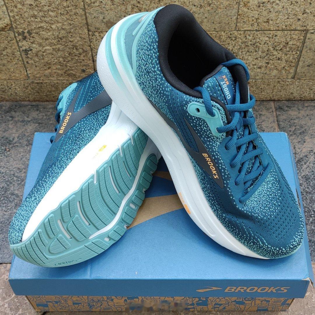 布鲁克斯 Brooks Ghost Max 2DNA LOFT V3中底材料，在