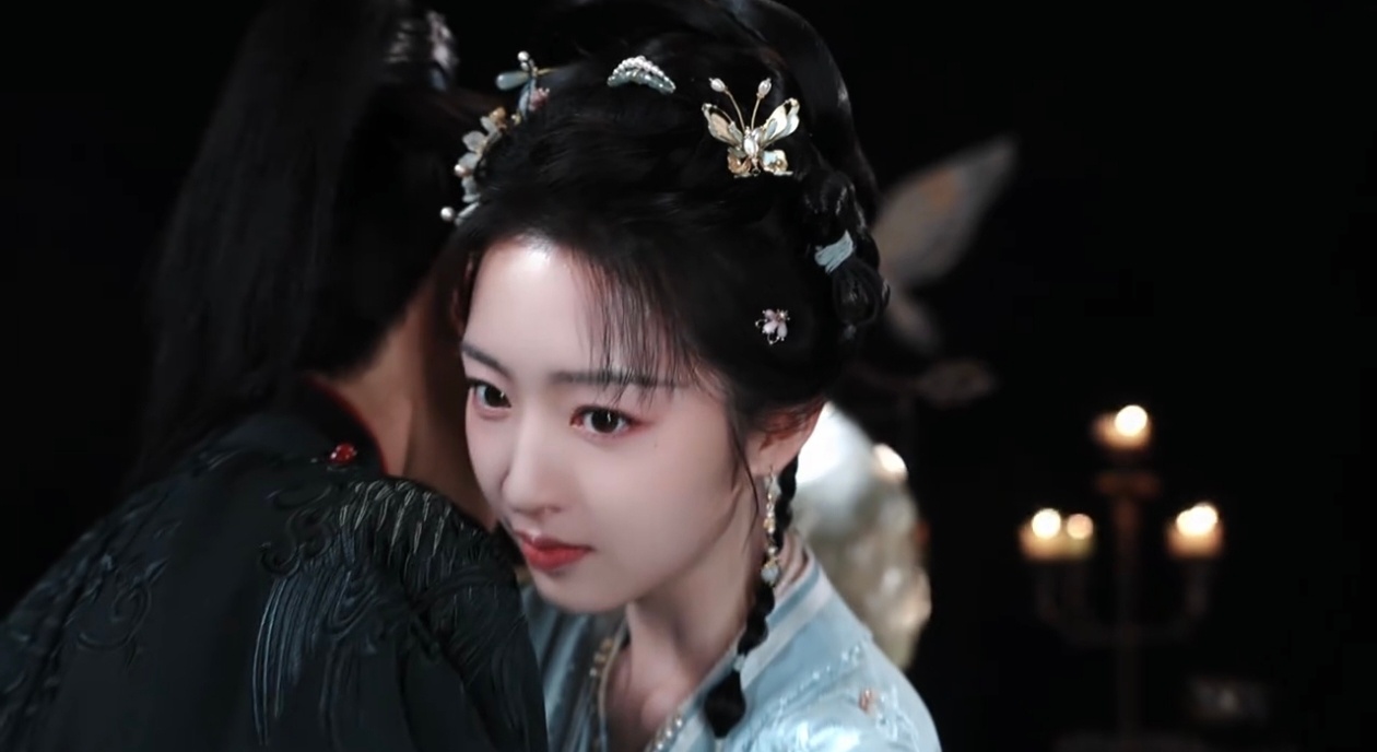 曾明辉也有赢汪涵的时候长乐曲也有刘海，但更轻薄自然 