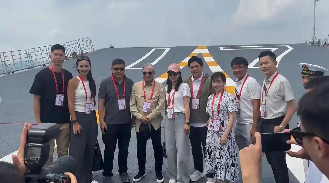 豪门媳妇郭晶晶霍家地位无人撼动，霍家父子让出C位暴露真实家庭地位！

近日郭晶晶