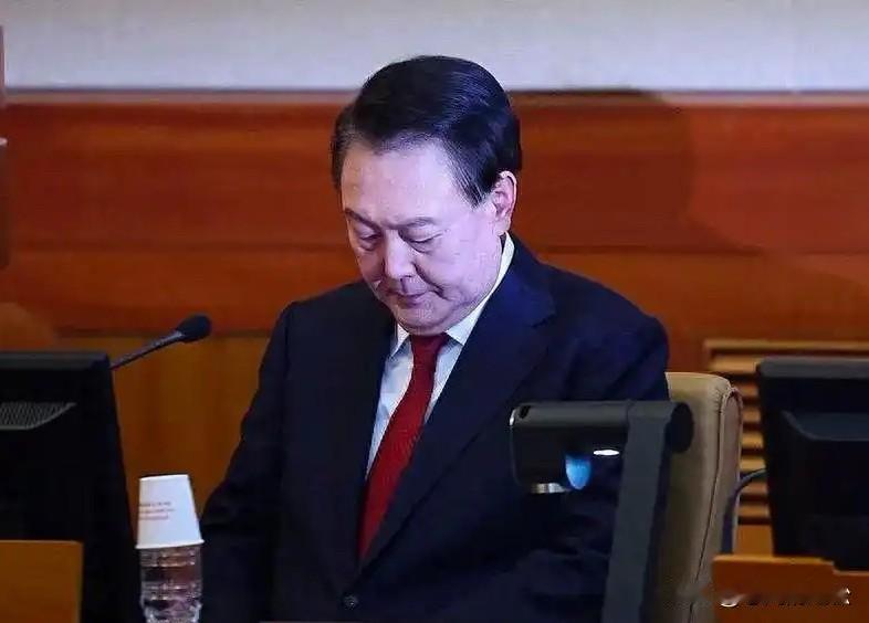 法院宣判尹锡悦了！先赔钱，判赔就紧急戒严事件而遭受精神损失的国民每人10万韩元！