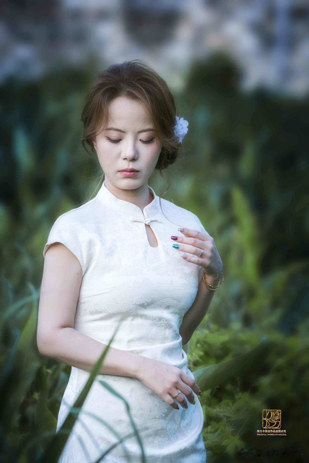 青衫烟雨，临水照花，风过处，皆是江南旧梦的温柔回响。

原创作品.禁止盗图