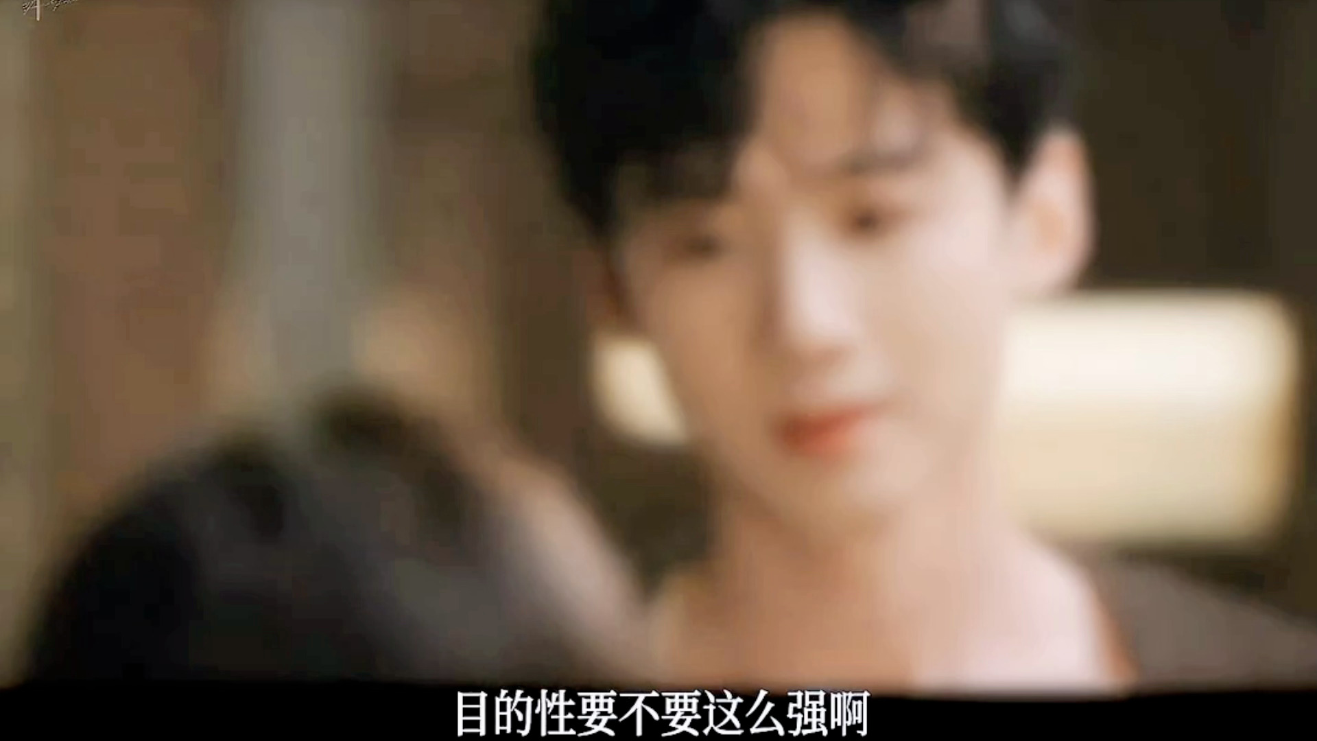 我最爱的梦游剧情来了呜呜呜🥺爱是桑延伸出想要触碰却又收回的手，而温霜降抱住了她