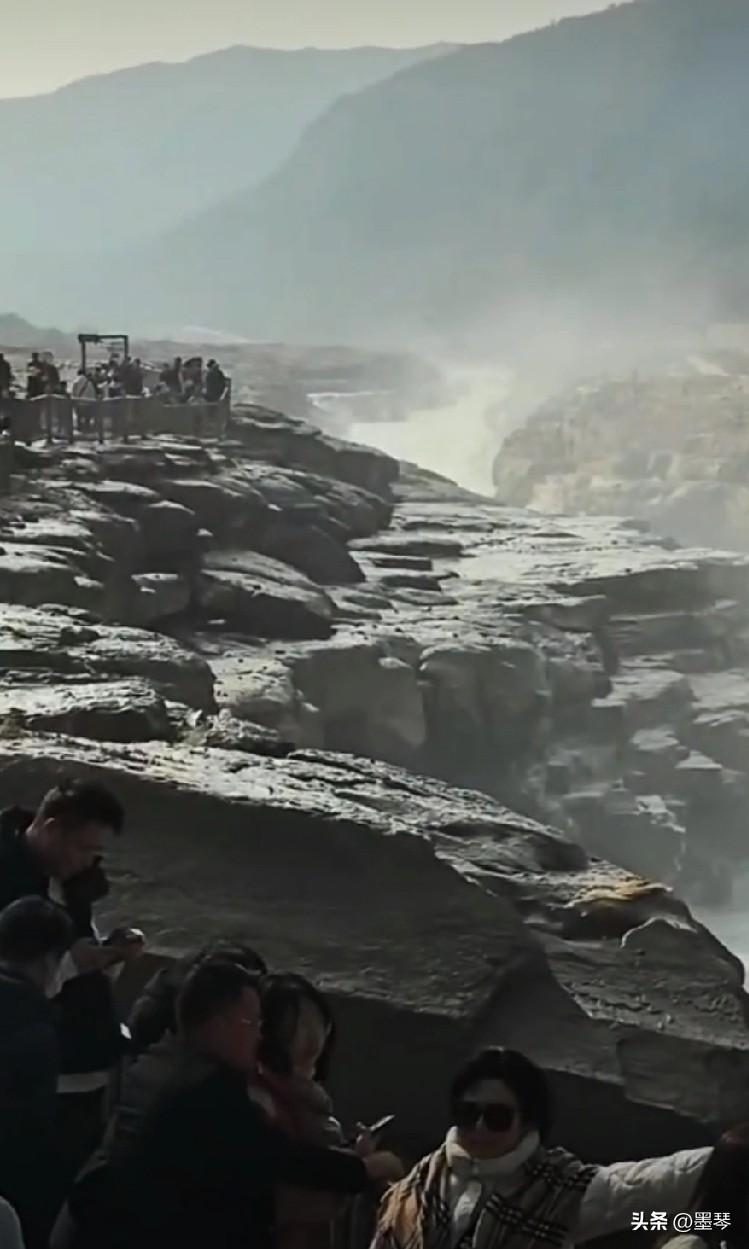 圈山圈河圈海，寒了多少中国人的心？
 
听说看黄河要收100块门票的时候，我的心