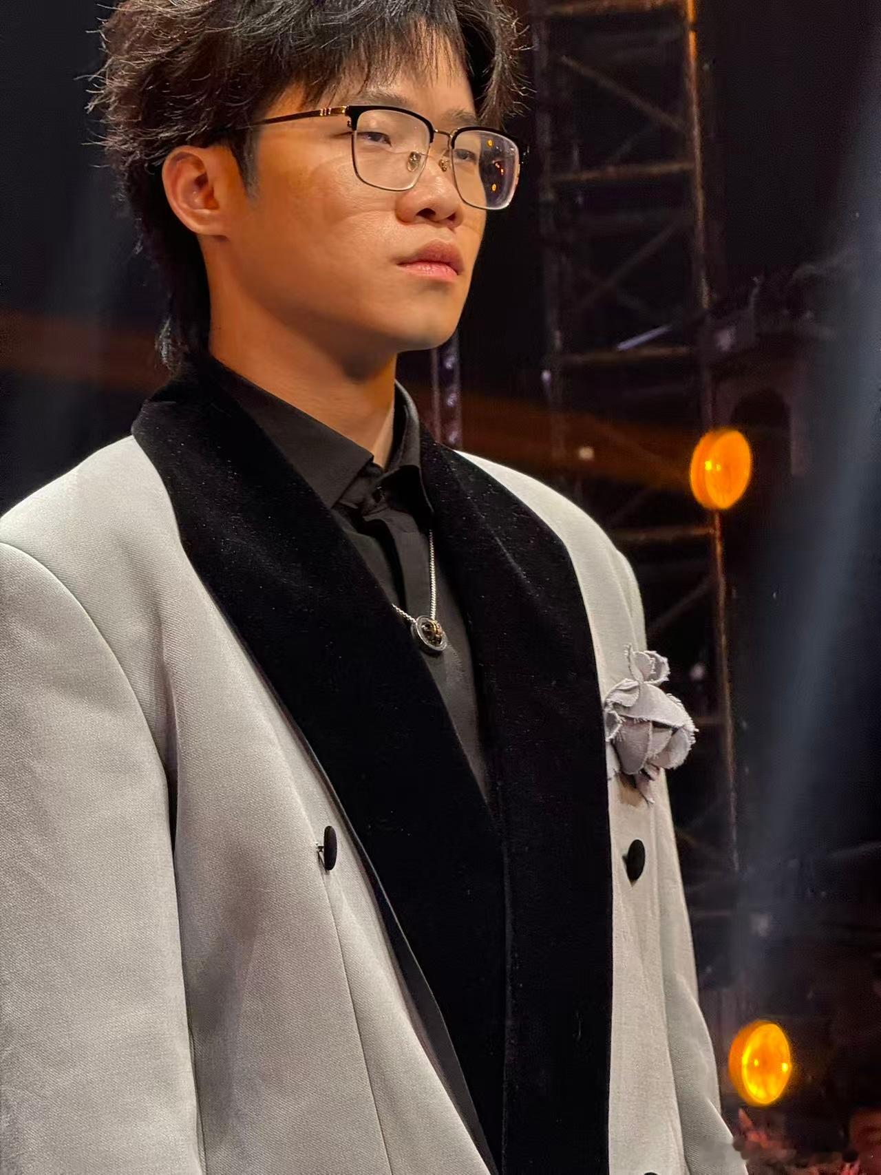 一秒穿越PEL魔法秀场 当PEL遇上魔法，赛场瞬间变秀场！顶级选手化身神秘魔法师