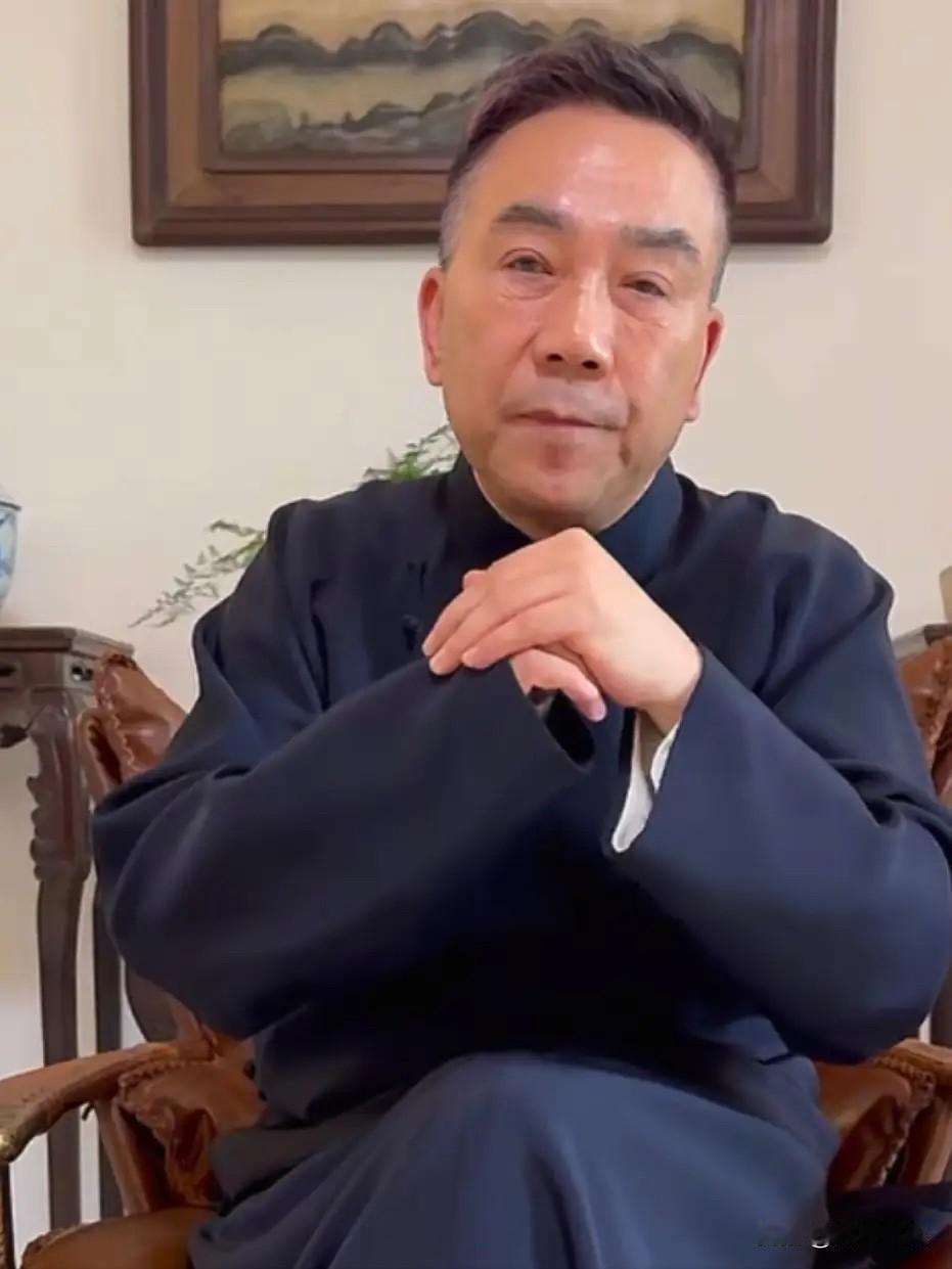 杨议也太心直口快了，直播间直接点名批评郭德纲篡改红歌事件，说他就是飘了，放着现在
